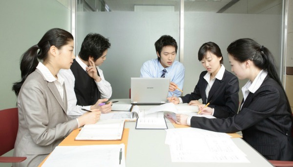 empleado oficina trabajo en japon