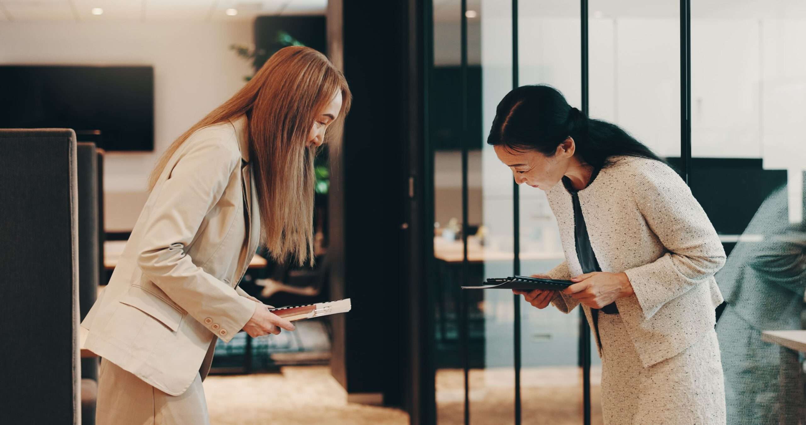 Aisatsu Japanese greetings correct according to the occasion Two women greet each other